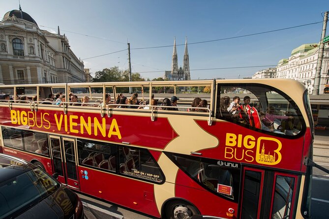 24-hour Hop-On Hop-Off with Ferris Wheel and River Cruise - The audio commentary and onboard comfort