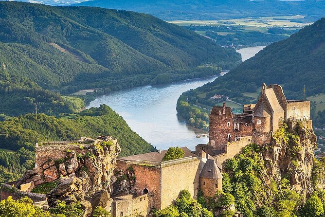 3 Castles & Wine Private Tour in Wachau Valley (incl. Melk Abbey) - The drive through Lower Austria