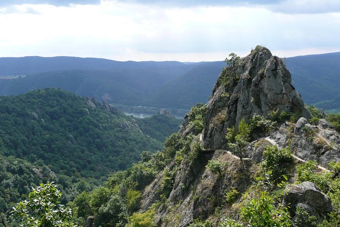 4-Hour Private Alpine Hiking Tour 'In the footsteps of king Lionheart' - Dürnstein, the small town beneath the ruins