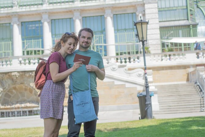 A box for a romantic walk in the city center of Vienna - A romantic route through Vienna, one small scene at a time