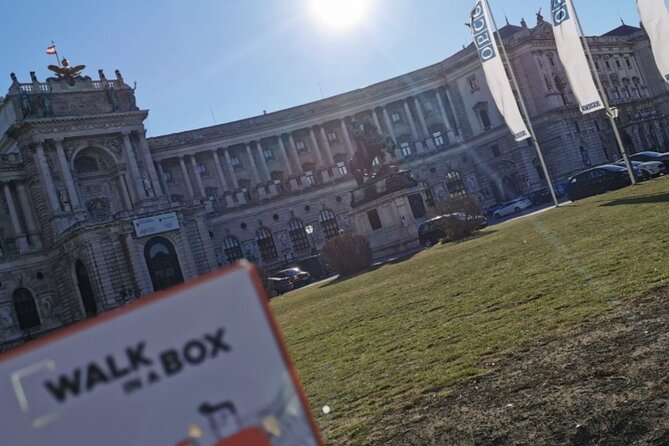 A box for a romantic walk in the city center of Vienna - Franziskanerplatz and a film connection