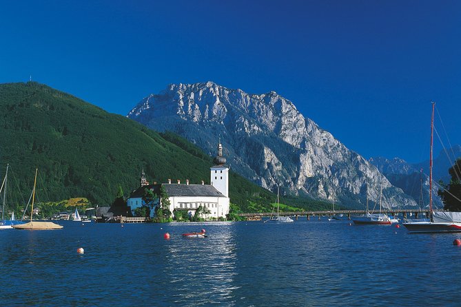 Alpine Hallstatt Day Trip from Vienna incl. Admont Abbey Visit - Hallstatt: lakefront views and narrow village streets