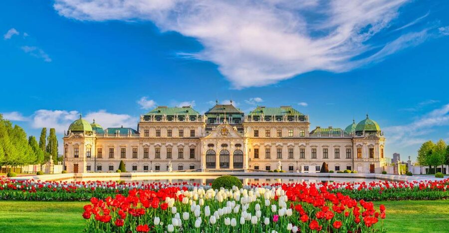 Belvedere Palace: Tour with Skip-the-Line/Transfer Options - What you gain from a private guide
