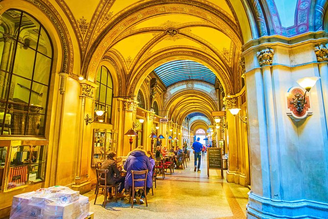 Bicycle tour - Vienna Complete - Starting at the Hofburg and Ringstrasse