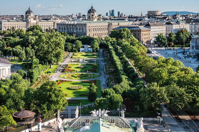 Bicycle tour - Vienna Complete - Bikes, helmets, and street confidence