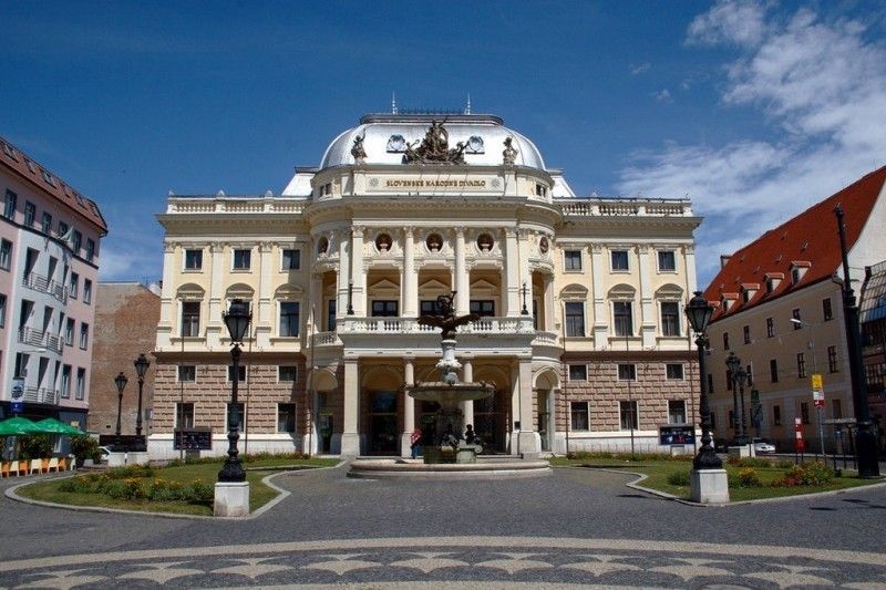 Bratislava Private Tour from Vienna - Your hour for lunch, shopping, and a slower look