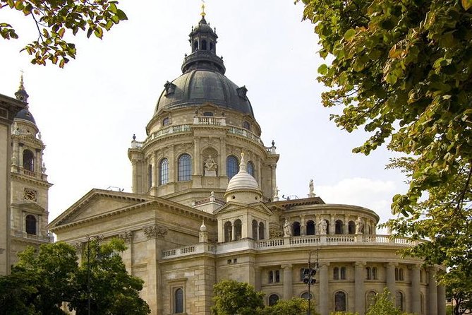Budapest Private Day Trip from Vienna - Lunch with Hungarian flavor