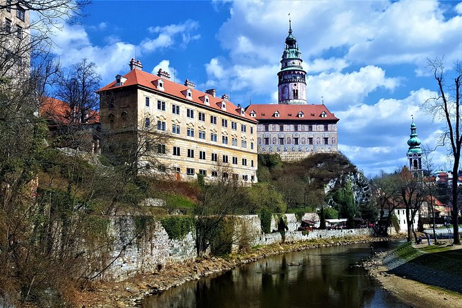 Cesky Krumlov Small-Group Day Trip from Vienna - Entering Cesky Krumlov’s medieval center