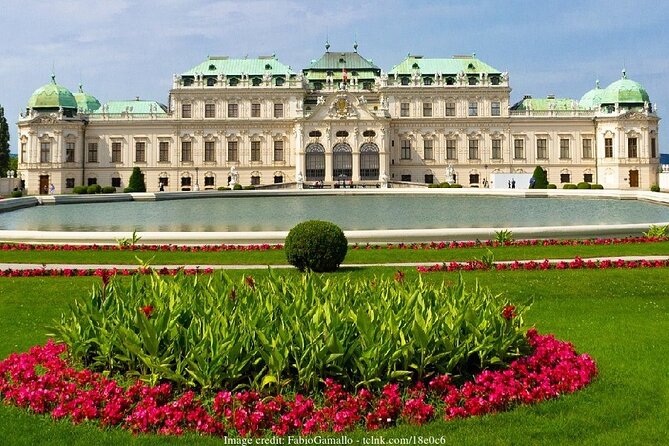 Christmas at Belvedere: 3hr Private Tour of Upper Palace & Market - Timing, Walking, and Winter Comfort