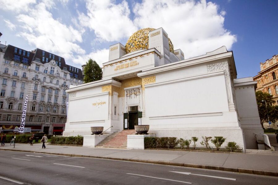 Classic Vienna: 3-Hour Guided Bike Tour - Stadtpark, Karlsplatz, and Karlskirche