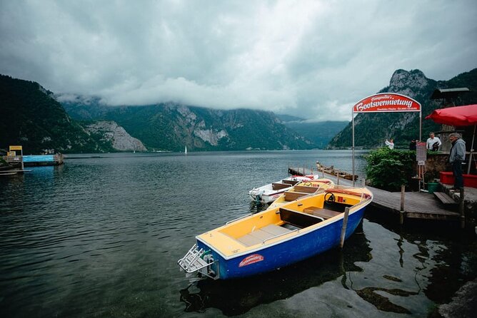 Day Tour from Vienna to Hallstatt and Salzburg with Photographer - What the guide and photos add