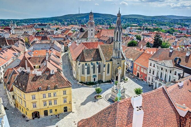 DayTrip to Budapest and Bratislava, two capitals - St. Stephen’s Basilica in a short guided visit