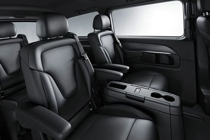 Departure by Private Minivan from Vienna to Vienna Airport VIE - The Mercedes Vito Class and group comfort