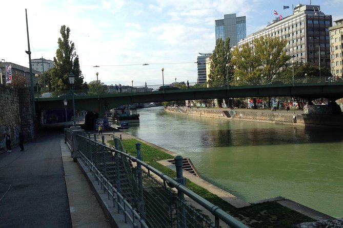 eBike Vienna 90min guided tour - use ebike for the whole day - Why the Ringstraße works well by e-bike