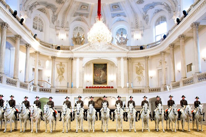 Exciting history tour and discovery of Vienna's secrets - The Hofburg, from Heroes’ Square to Michaelerplatz