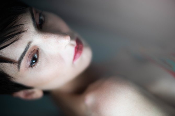 Experience Boudoir, Sensual Photography Studio Vienna - Soft retouching with Lightroom or Photoshop