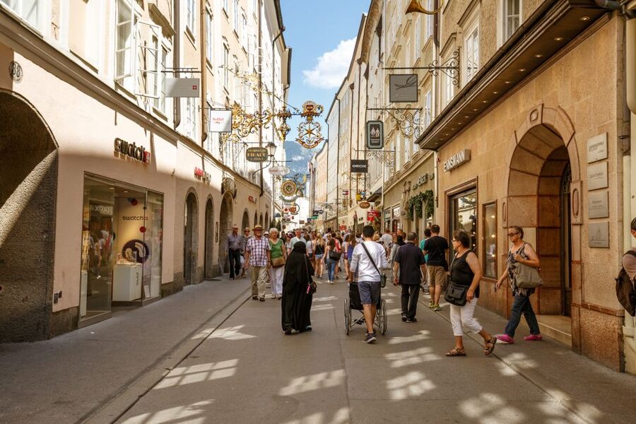 From Vienna: Guided Day Trip to Salzburg - Salzburg’s 105-minute guided walk