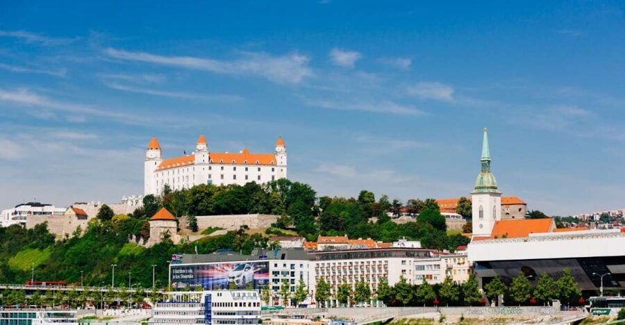 From Vienna: Guided Tour to Bratislava with Speed Boat Ride - Key points to know
