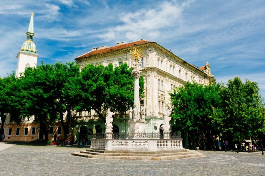 From Vienna: Guided Tour to Bratislava with Speed Boat Ride - Why Bratislava makes a smart side trip from Vienna