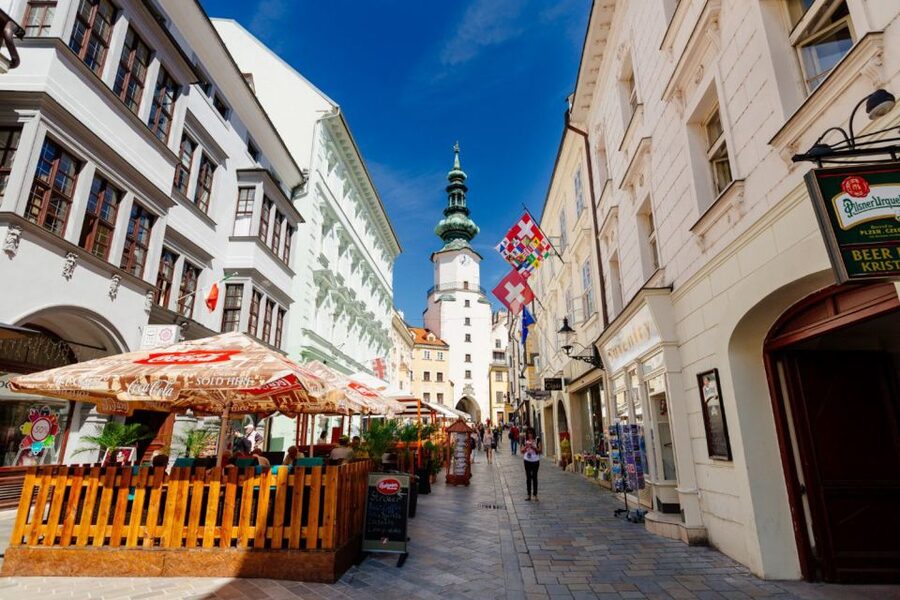 From Vienna: Guided Tour to Bratislava with Speed Boat Ride - How the schedule feels in real use