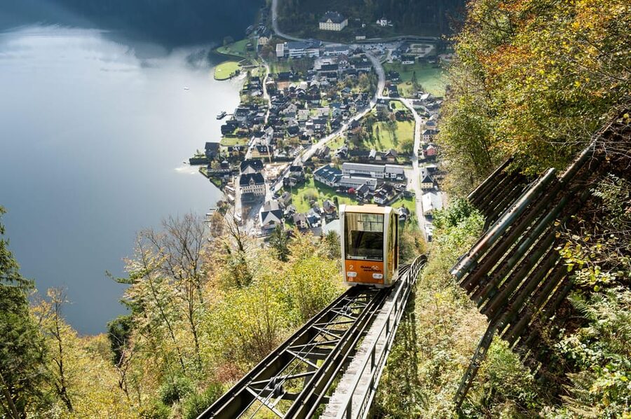 From Vienna: Hallstatt, Mountains & Alpine Lakes Day Trip - The motorway journey from Vienna