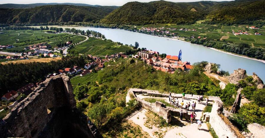 From Vienna: Wachau Valley Day Tour with Wine Tasting - Dürnstein, castle ruins, and free time