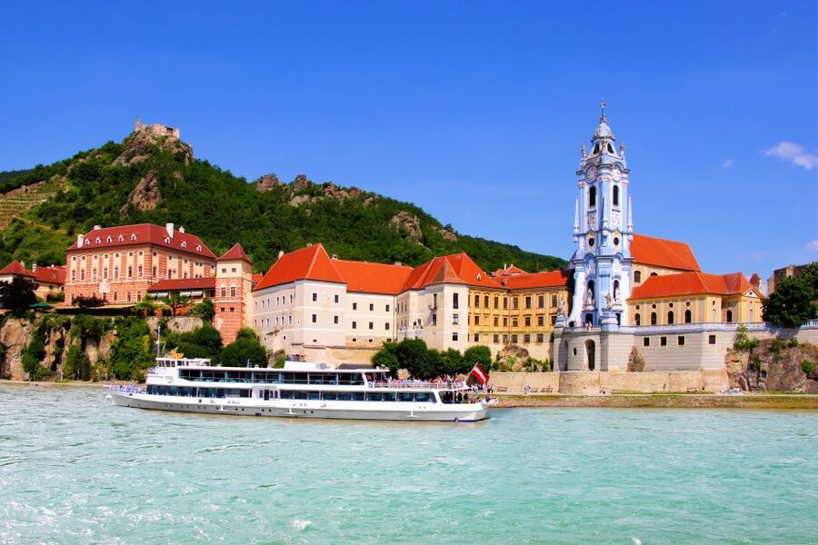 From Vienna: Wachau Valley Day Tour with Wine Tasting - Lunch in Weißenkirchen