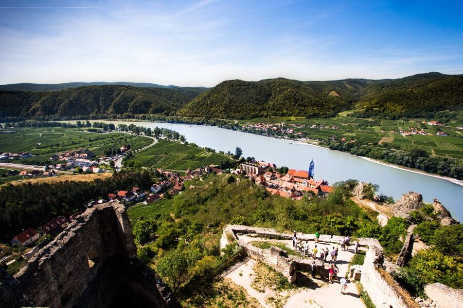 From Vienna: Wachau Valley Day Tour with Wine Tasting - From Vienna to the first vineyard