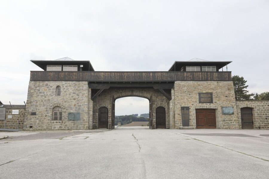 Full-Day Private Trip from Vienna to Mauthausen Memorial - Barracks, SS quarters, and the camp prison