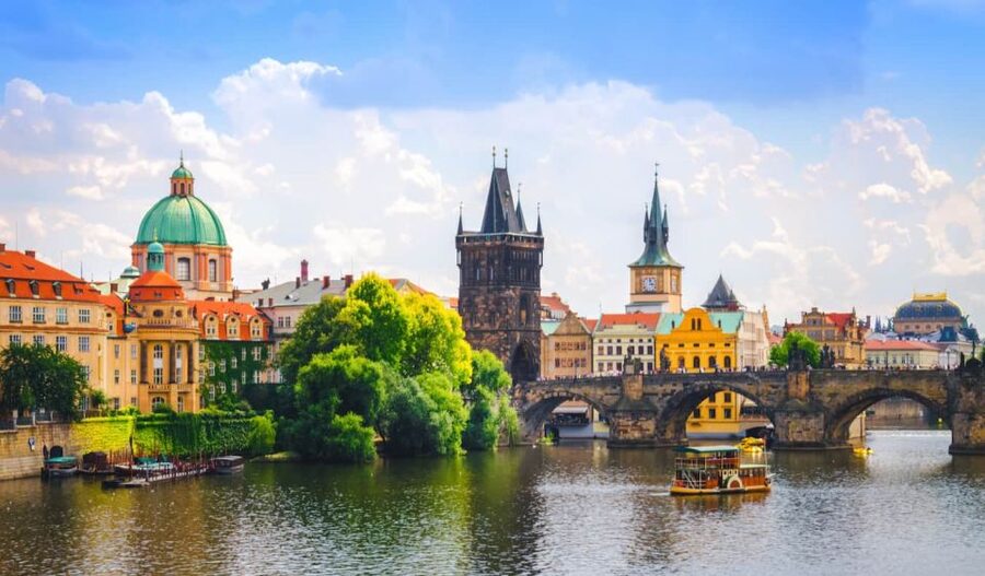 Full-Day Private Trip from Vienna to Prague - Key points at a glance
