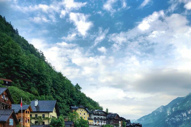 Full Day Tour from Vienna to Wachau, Melk, Hallstatt and Salzburg - Guides, group size, and the quality of the day