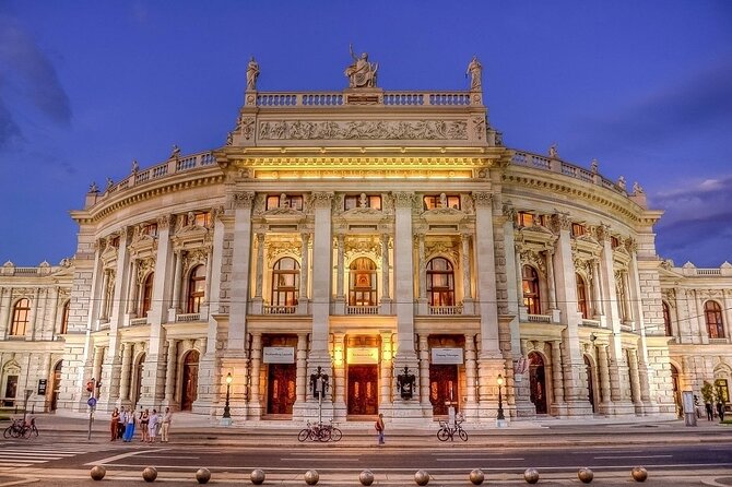 Fun & mobile scavenger hunt through Vienna - Stop One: Albertina and the First Clues