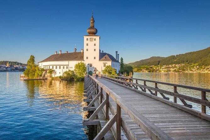 Guided excursion to Hallstatt in the Salzkammergut from Vienna - The Mondsee boat ride gives the day a welcome pause