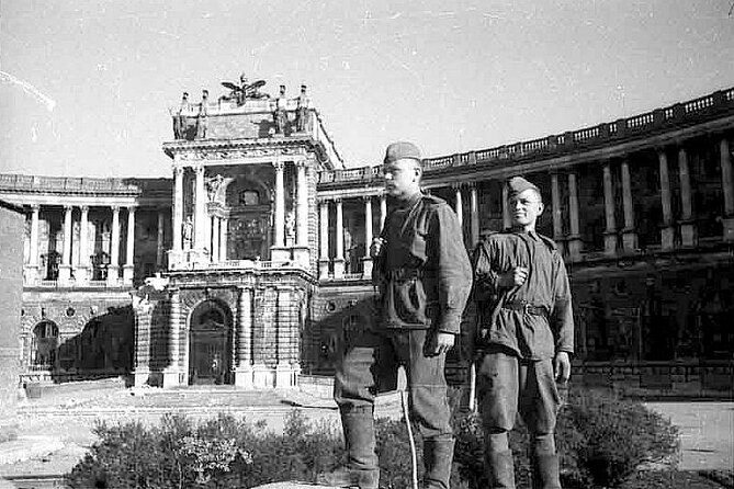 Historical Hitler Walking Tour of Vienna - The synagogue concealed behind apartment buildings