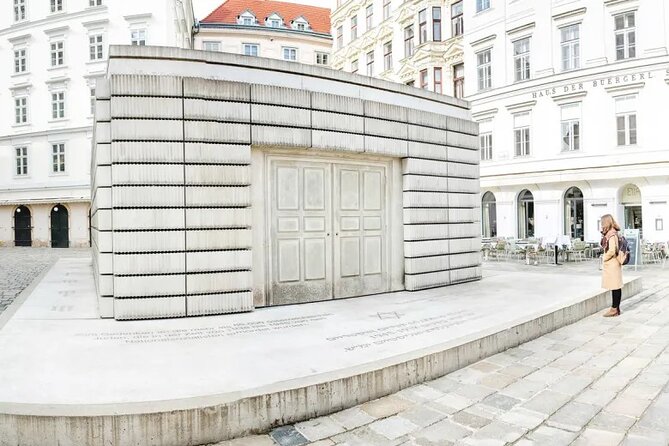 Historical Hitler Walking Tour of Vienna - The route, pace, and group size