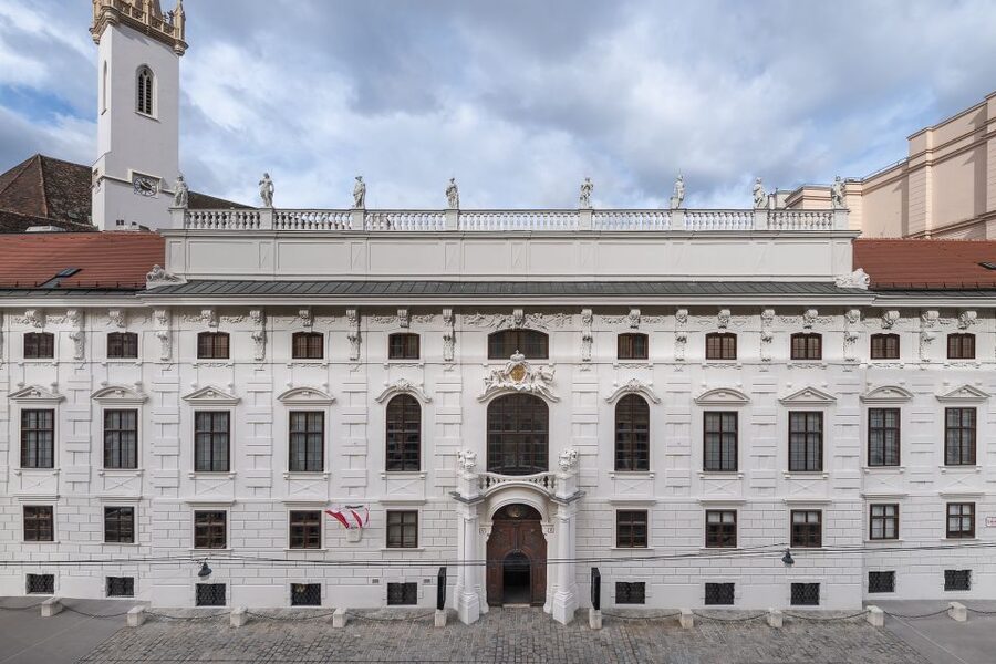 Palais Lobkowitz Audio Guide Tour - Entering Palais Lobkowitz in Vienna