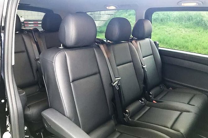 Private airport transfer in Vienna for up to 8 people in minibus - Finding the driver at Vienna Airport