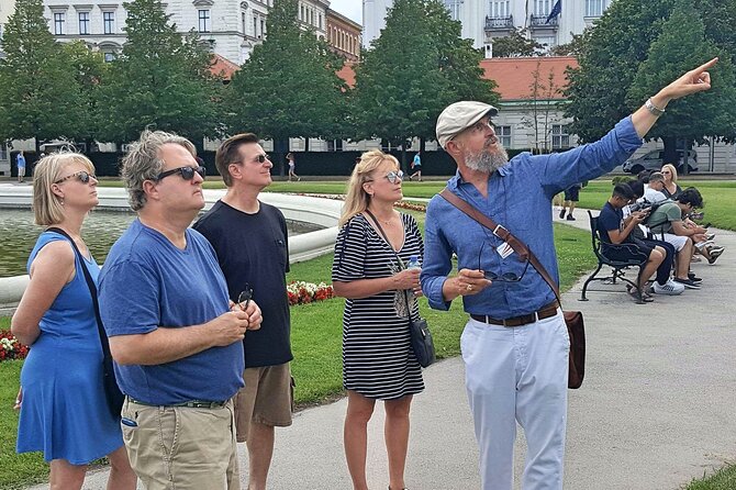 Private Belvedere Palace and Museum Tour - Walking through the Belvedere gardens