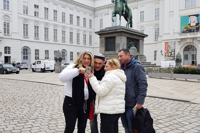 Private City Discovery walk - Historical Treasure hunt - Turning Michaelerplatz into your starting puzzle