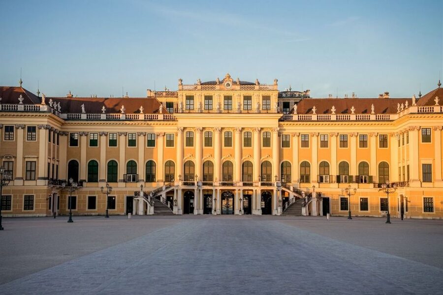 Private Schönbrunn Palace Tour: Entrance included - Why Schönbrunn works best with a guide
