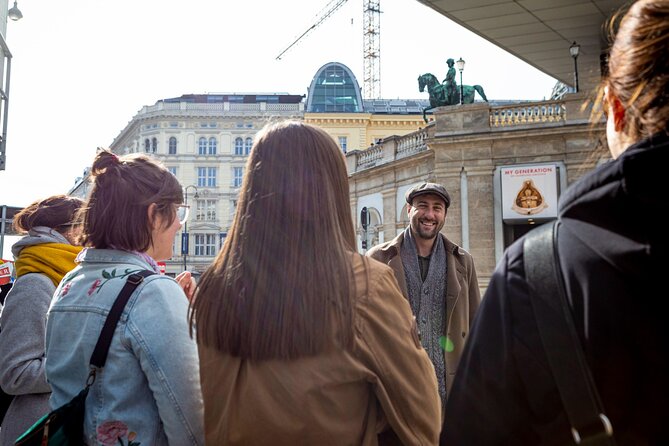 Private tour of historical Vienna with Jan - Heldenplatz and Maria Theresien Square