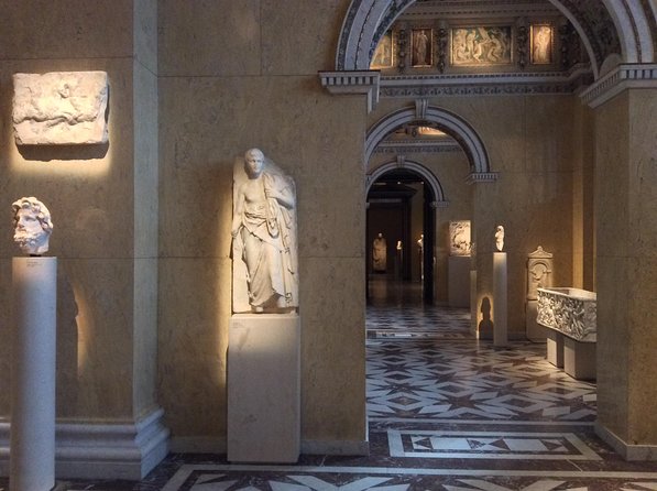 Private Tour of the Kunsthistorisches Museum: Secrets of Masterpieces | Tickets included - Beyond paintings: Egyptian, Roman, and curious objects