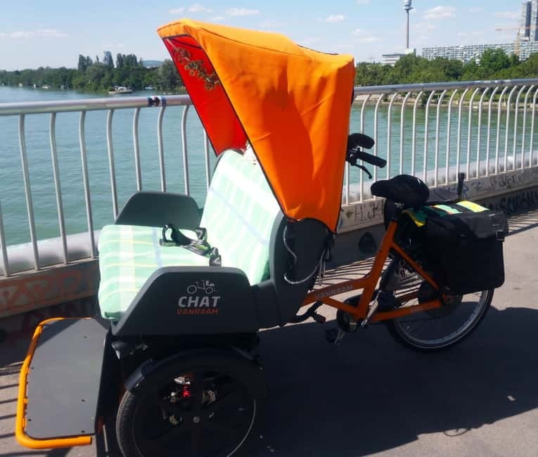 RAXI (Electric Rickshaw) Vienna Tours with two options - Starting opposite the Albertina at Café Mozart