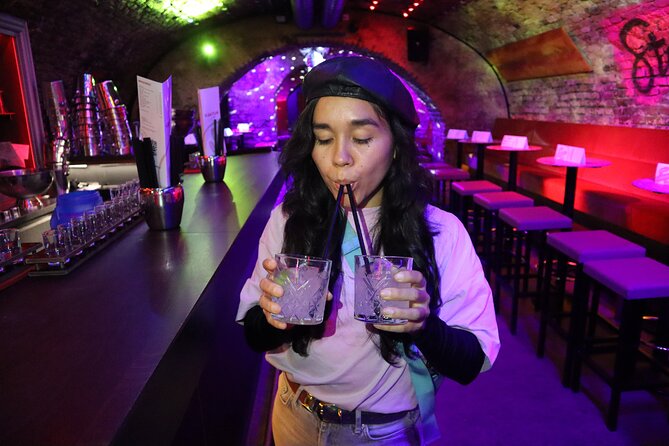 Saturday Night Pub Crawl for Professionals in Vienna, Austria - Glow-in-the-dark drinks at Daiquiri Shotothek