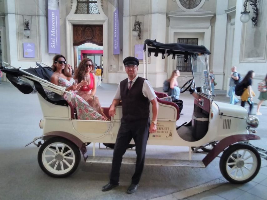 Sightseeing tour in electric vintage car (up to 5 people) - Am Hof and St. Stephen’s Cathedral