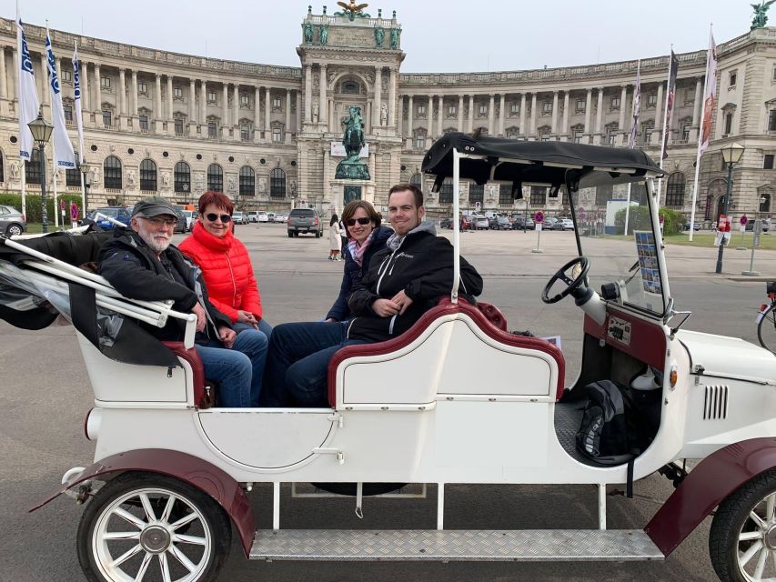 Sightseeing tour in electric vintage car (up to 5 people) - From Herrengasse to the Hofburg