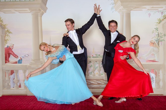 Skip the Line: Austrian Dinner Show Ticket in Vienna - A Viennese evening beneath City Hall