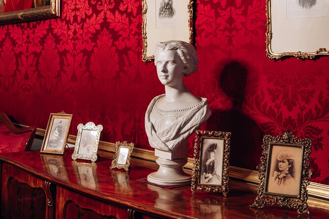 Skip-the-Line Empress Sisi Museum, Hofburg & Gardens Tour - Heroes’ Square and the public face of empire
