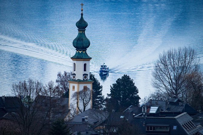 Small-Group Christmas Day Trip to Hallstatt from Vienna - Moon Lake and a Short Photo Stop