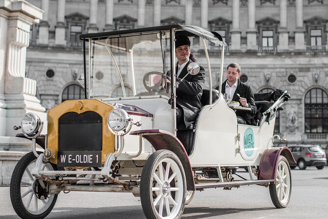 Vegan Sightseeing tour in an electro vintage car incl. schnitzel - A modern carriage ride through old Vienna